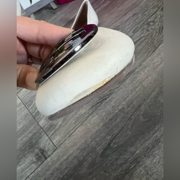 Tory Burch Reva Ballet Flat Nellie Nappa Metal Logo in Vanilla & Pewter Size 8.5 - Picture 8 of 9